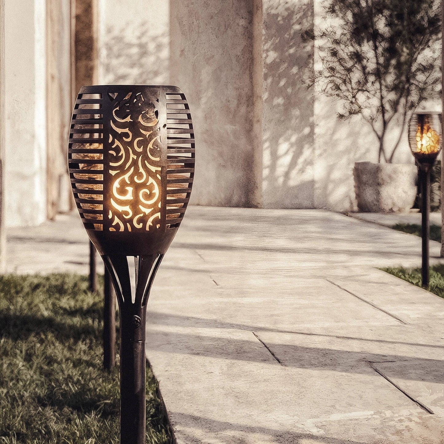 Lanterna Solare LED con Effetto Fiamma Realistico